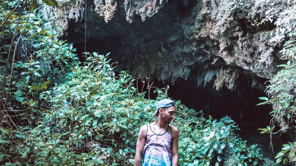 drift-inn-guest-explores-caves-in-belize