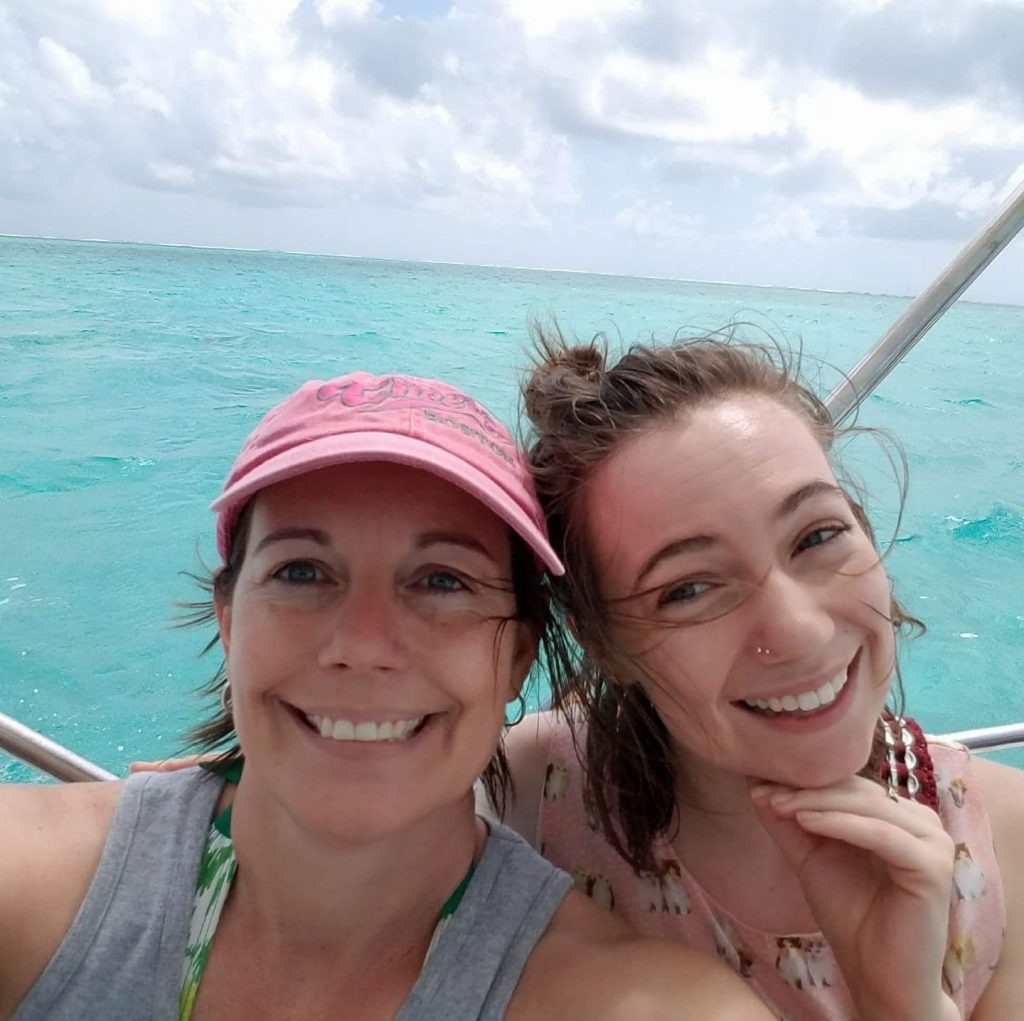 donna-and-hailey-powell-in-belize